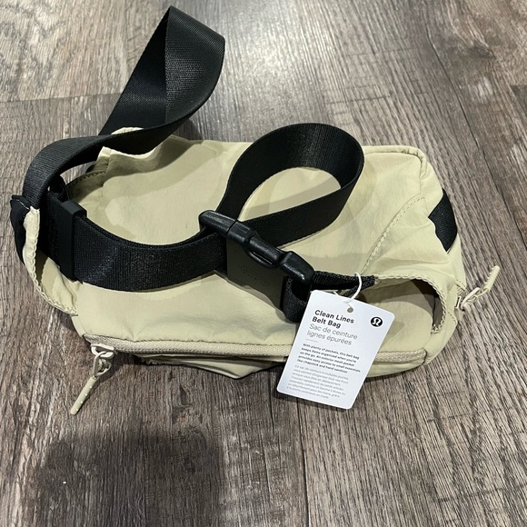 Lululemon Athletica Tan and Black Belt Bag - Picture 6 of 7